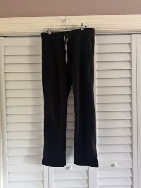 Figs Women’s Black Straight Leg Scrub Pants